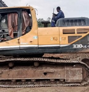 fuel monitoring installation team of walta technologies installing fuel sensor on excavator 1